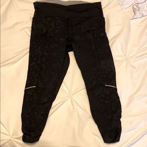 LuluLemon crop leggings